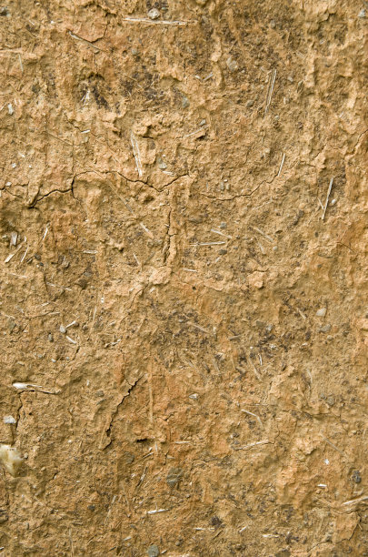 旧粘土棕色石膏在墙上特写图片下载