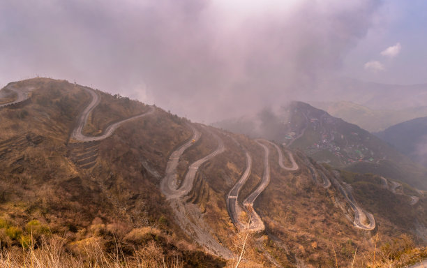 曲折的道路图片下载