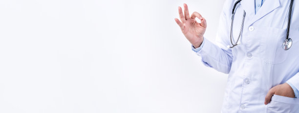 女医生身体部分与手势，年轻女医生与听诊器隔离在白色背景。图片下载