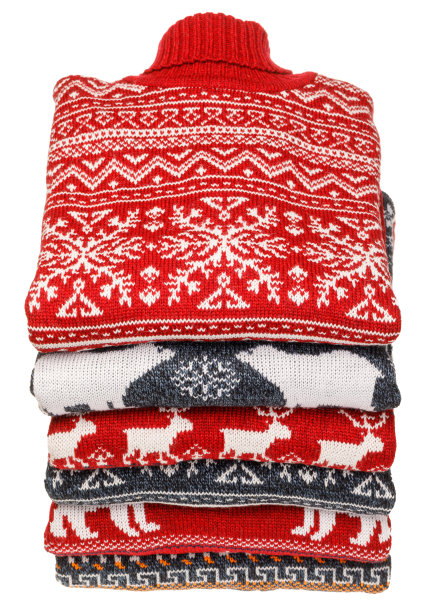 叠在白色背景针织圣诞高领毛衣图片下载