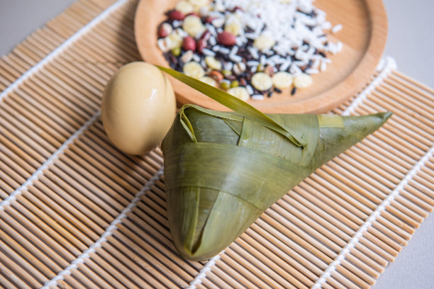 端午节吃粽子和鸡蛋图片下载