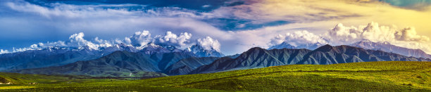 山顶的美景，令人惊叹的自然风光，山里的夏天。美丽的背景。图片下载