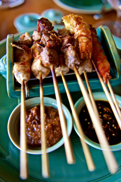 巴厘岛烤肉串配沙爹酱图片下载