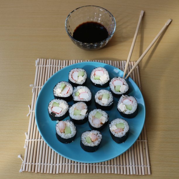 虾蟹肉寿司卷图片下载