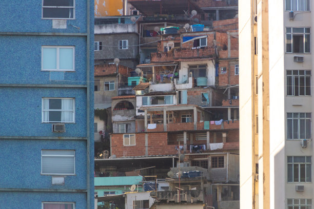 里约热内卢科帕卡巴纳海滩巴比伦贫民窟的景象图片下载