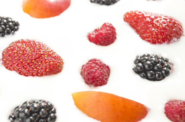 天然酸奶与水果和浆果。健康的营养和生活方式。图片下载