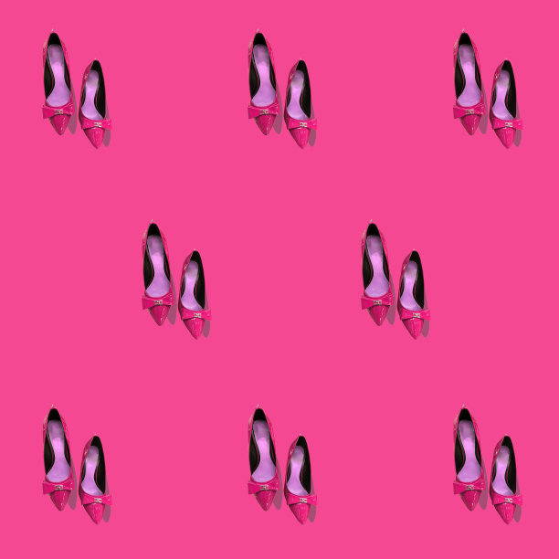 流行图案的粉红色鞋在深红色的背景，照片图片下载