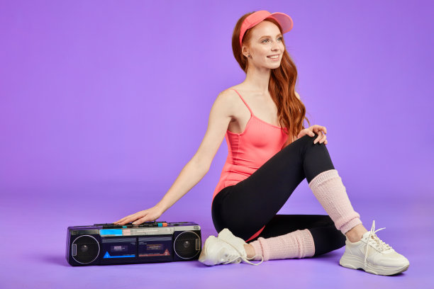 适合姜女模特为有氧运动服装拍摄商业照片图片下载