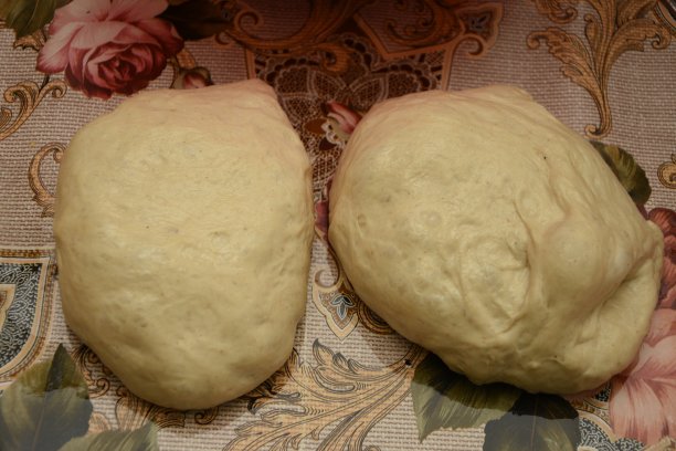 派的准备梅子派)，传统的罗马尼亚派，Bistrita,Milas，面团准备图片下载