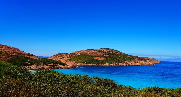 幸运湾起伏的岛屿图片下载
