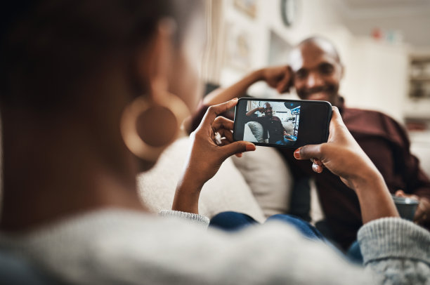 她总会给我一个微笑的理由图片下载