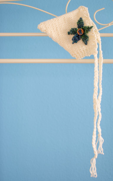 传统的复古婴儿小精灵帽图片下载