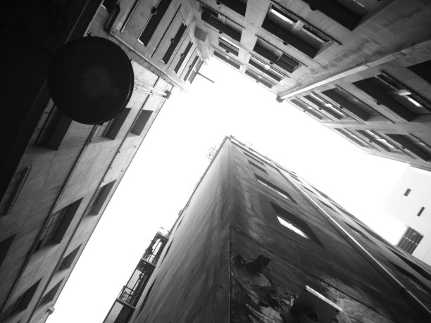 大型人类建筑的曲线和形式图片下载