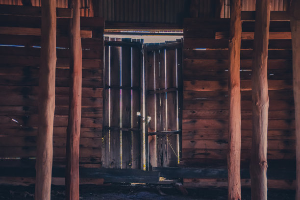 贡布盐场的盐仓库图片下载