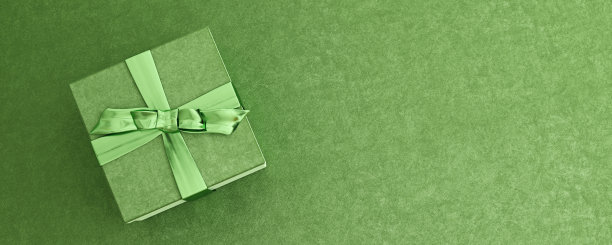 模型海报，翠绿色豪华礼盒与三叶草绿色背景上闪亮的蝴蝶结，3D渲染，3D插图图片下载