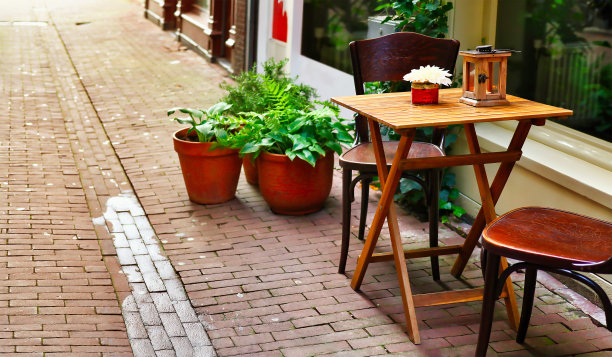 欧洲咖啡桌和椅子图片下载