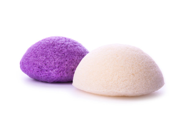 天然魔芋海绵孤立在白色背景。面部护理。美常规概念图片下载