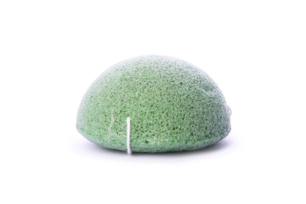 天然绿色魔芋海绵孤立在白色背景。面部护理。美常规概念图片下载