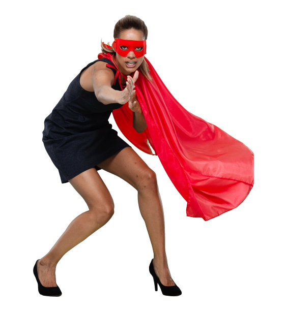 非裔美籍年轻女英雄在白色背景的办公室穿着斗篷图片下载