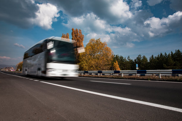 卡车在路图片下载