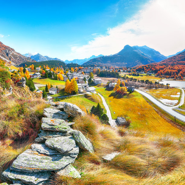 锡尔斯湖上美妙的秋天景色图片下载