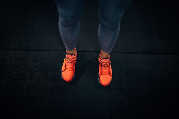 女人的运动鞋图片下载