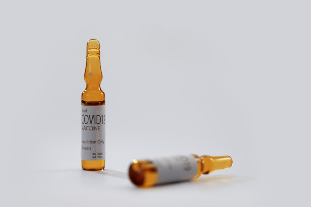 白色背景上的瓶子特写镜头图片下载