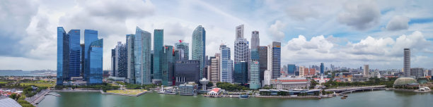 旅行。在一个多云的早晨鸟瞰新加坡的天际线图片下载