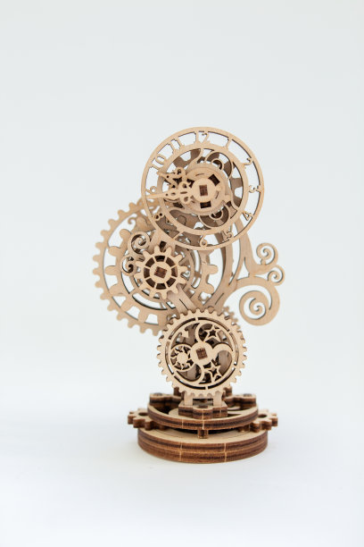 机械手表纪念品在一个白色的背景图片下载