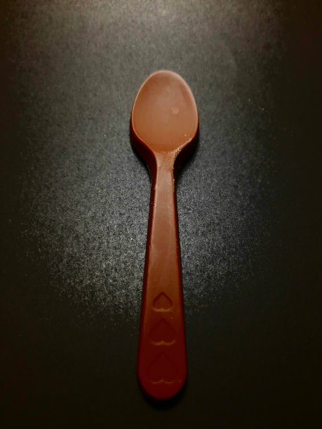 巧克力勺酒吧黑灰色背景的股票照片图片下载