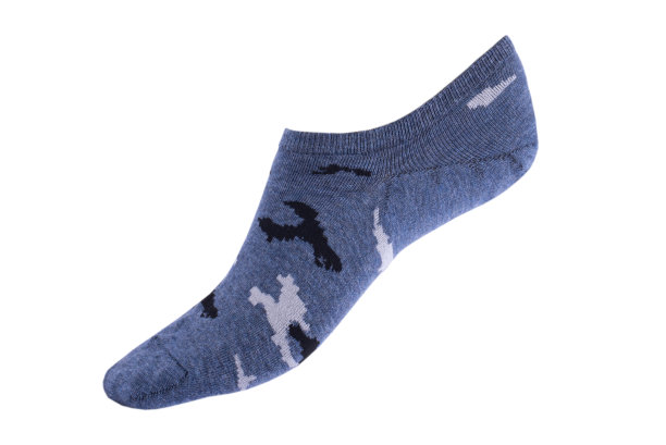 男人的袜子就在脚上一个白色的背景孤立图片下载