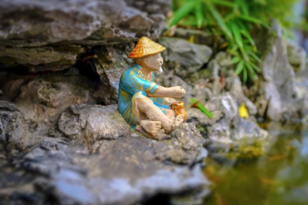 河内渔夫的小雕像图片下载