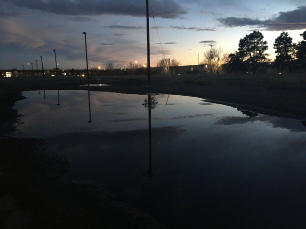 反光的日落图片下载