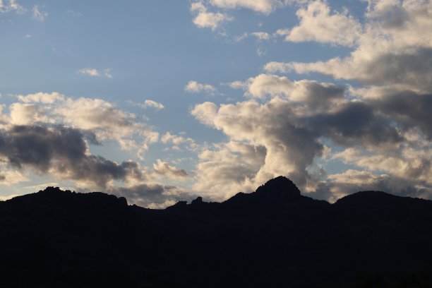 观景至顶“金苹果”图片下载