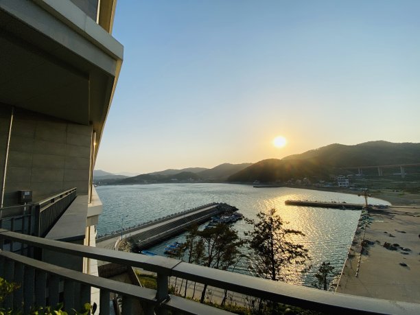 夕阳下的大海图片下载