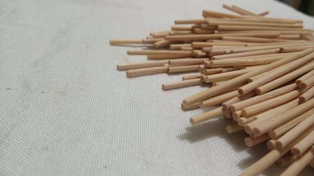 分散的棍子图片下载