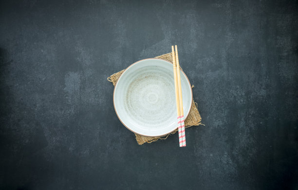 厨房用具，空碗配筷子图片下载