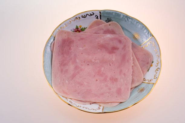 切成薄片的意大利腊肠图片下载