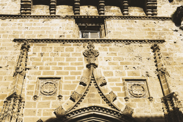 圣巴塞洛缪教堂的外部，位于西班牙的夏比亚古城，也被称为爪哇。图片下载