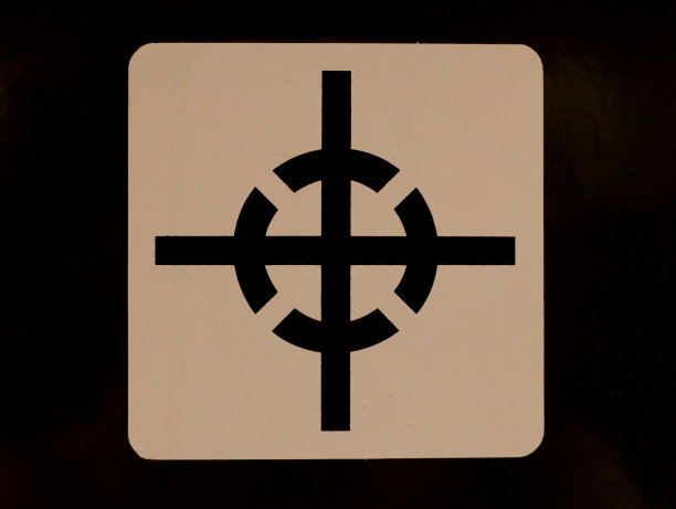 标志标志的目标在一个黑色的背景为视线图片下载