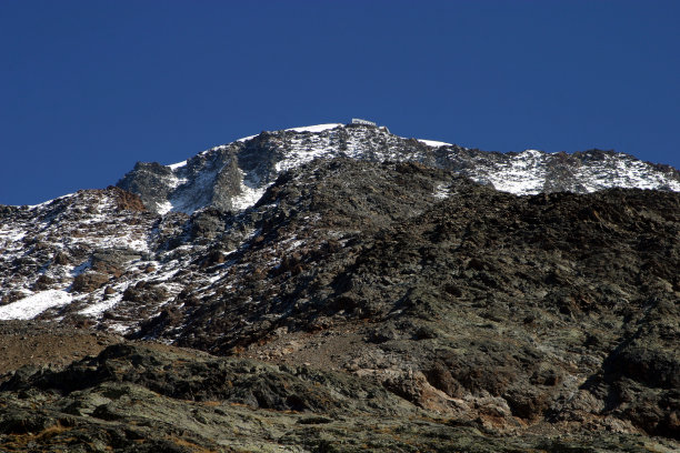 从勃朗峰登山路上品尝山屋图片下载