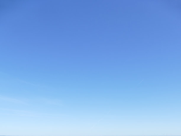 美丽的无云的空蓝天背景图片下载