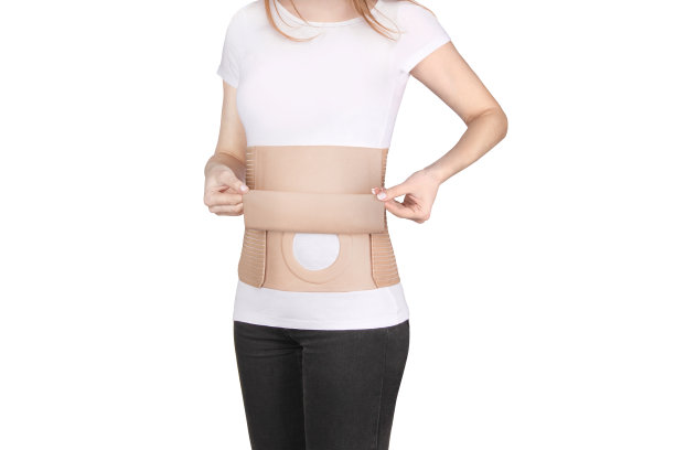 气孔。术后骨科绷带造口开孔。用于造口病人的绷带。无性别气孔带，气孔绷带。腹部和背部支持带图片下载