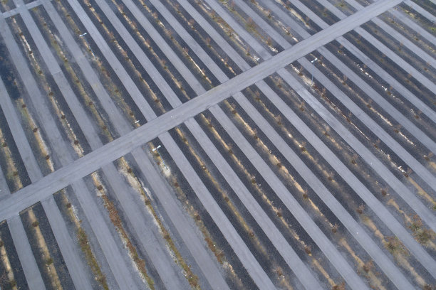 大型空停车场-高角度鸟瞰图图片下载