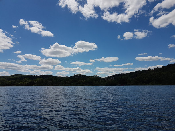 2019年6月的下午，天气非常好图片下载