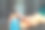 特写亚洲妇女的手在工作结束前使用洗手液、凝胶泵、分配器 照片模糊的工作场所，而冠状病毒网络爆发，医疗保健和新冠肺炎概念图片下载