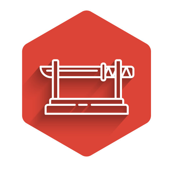 白色线条的传统日本武士刀在一个木制图片下载