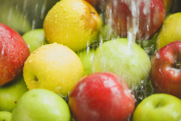 成熟多汁的苹果图片下载