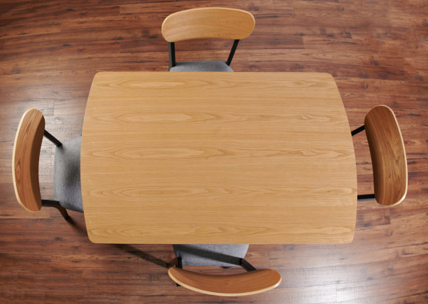 有四把椅子的木桌图片下载