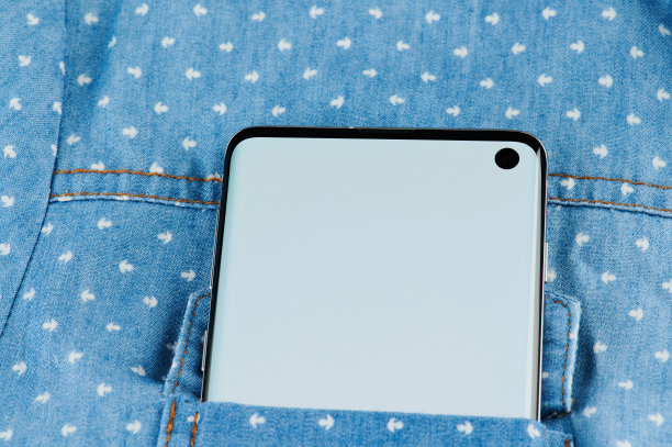 口袋里的空白智能手机屏幕图片下载